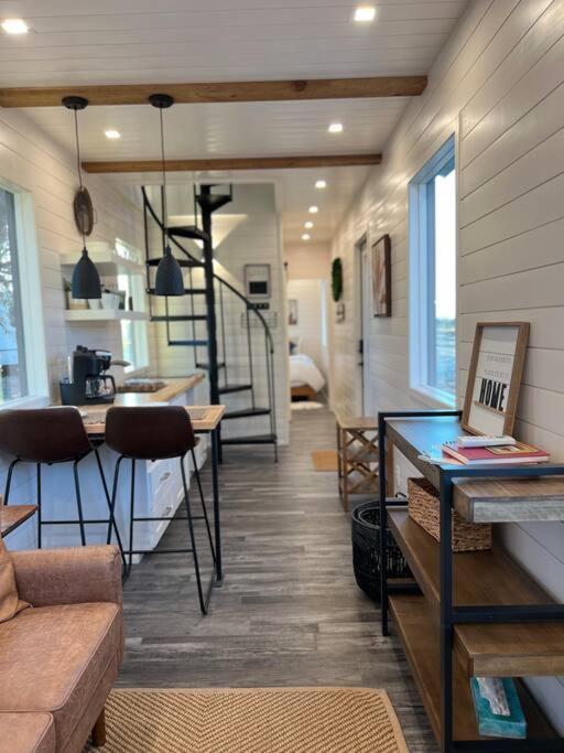 New The Flagship 2 Story Container Home واكو المظهر الخارجي الصورة
