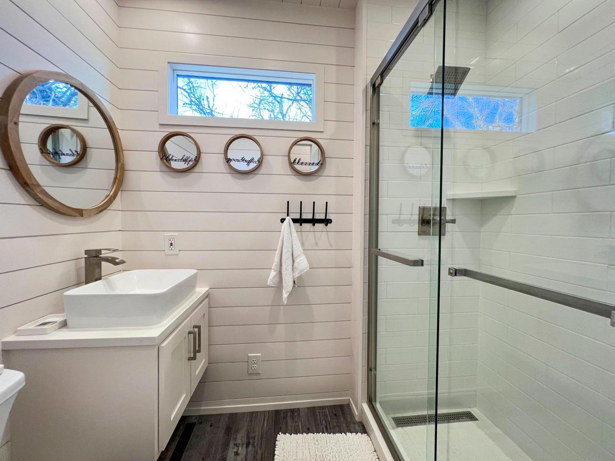 New The Flagship 2 Story Container Home واكو المظهر الخارجي الصورة