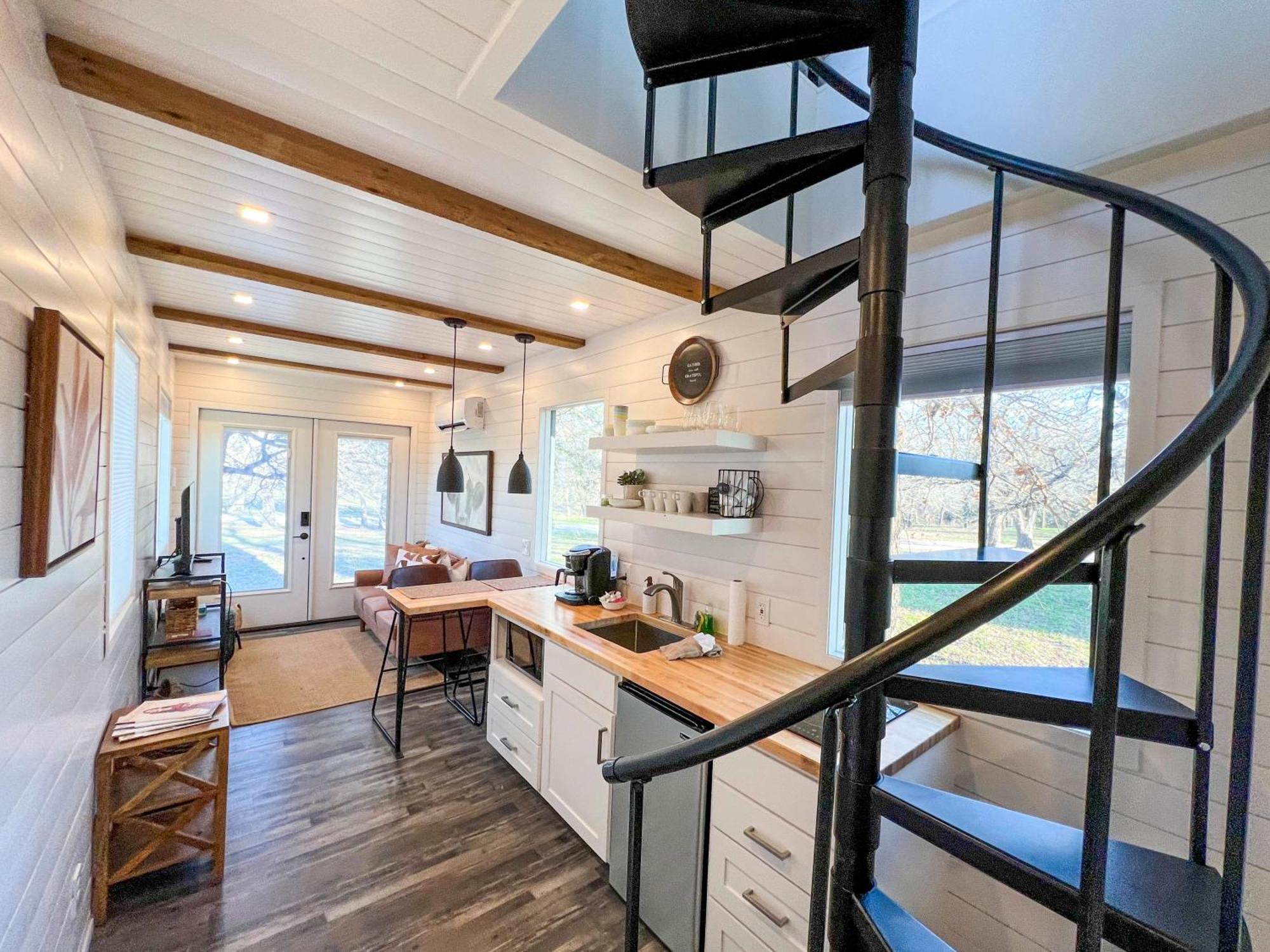 New The Flagship 2 Story Container Home واكو المظهر الخارجي الصورة